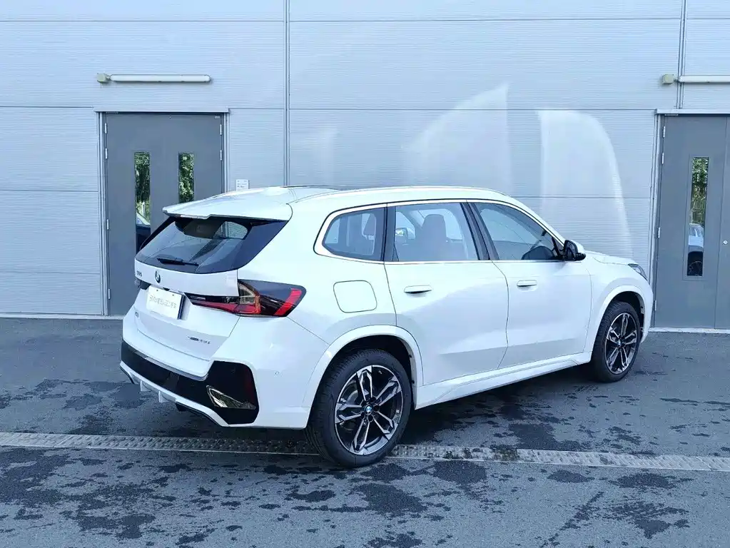 BMW X1 — фото 9