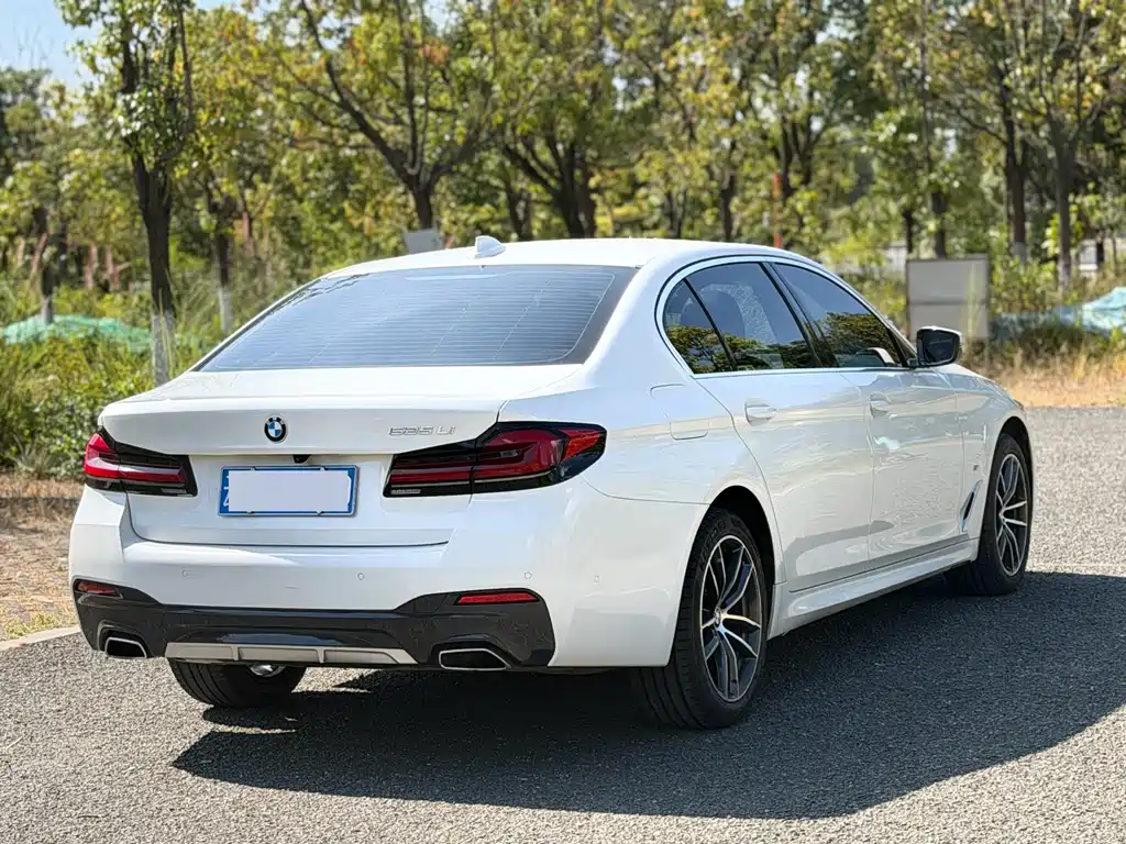 BMW 5 Series — фото 4