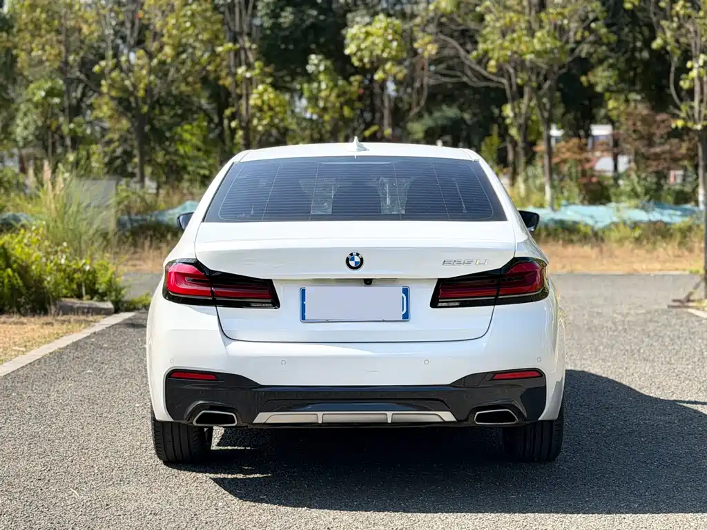 BMW 5 Series — фото 5