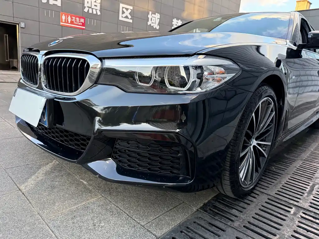 BMW 5 Series — фото 13