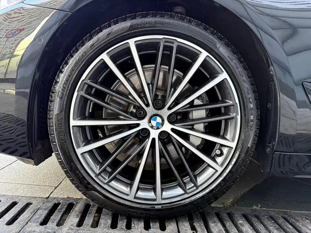 BMW 5 Series — фото 14