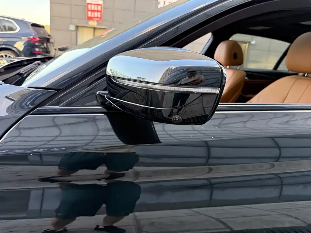 BMW 5 Series — фото 15
