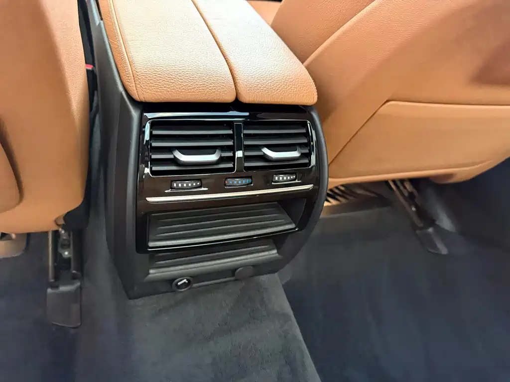 BMW 5 Series — фото 35