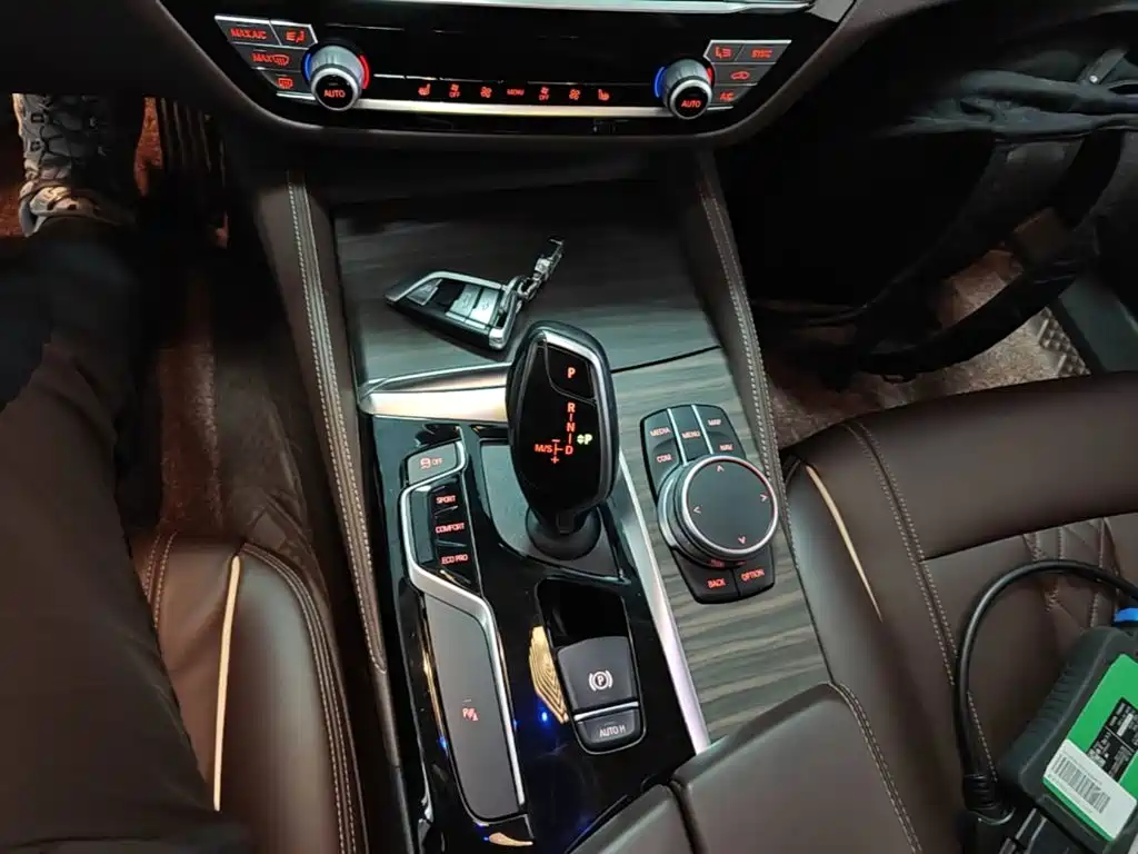 BMW 5 Series — фото 14