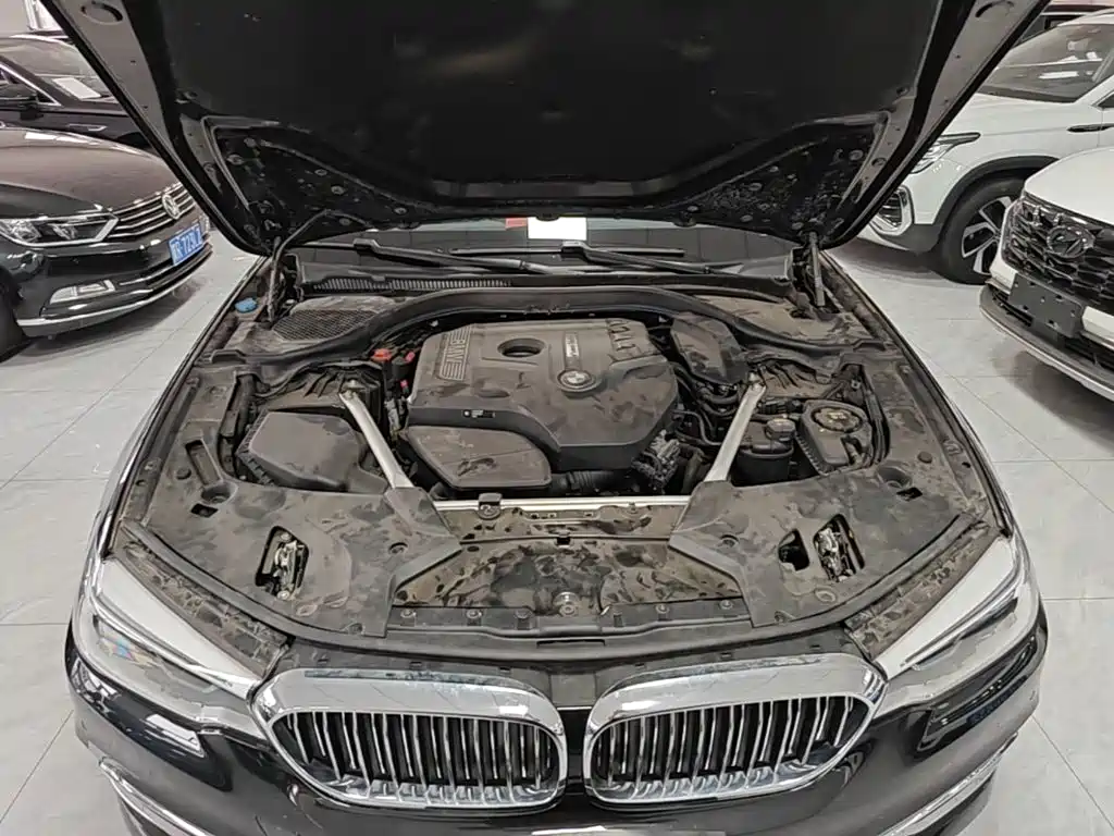 BMW 5 Series — фото 20
