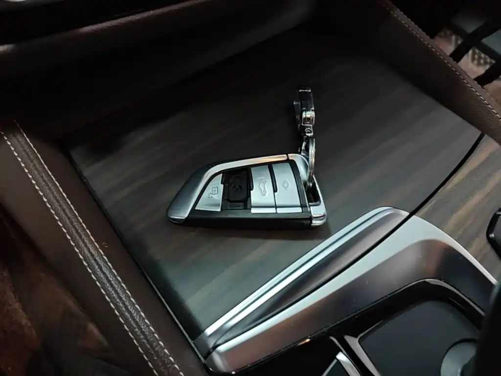 BMW 5 Series — фото 9