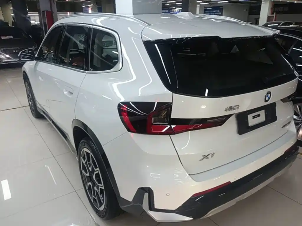 BMW X1 — фото 5