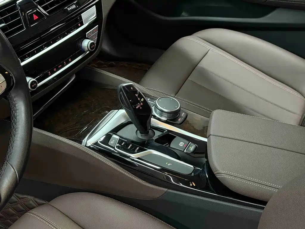 BMW 5 Series — фото 13