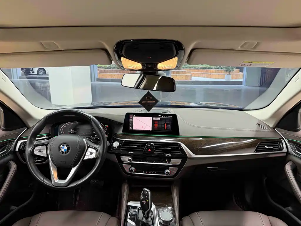 BMW 5 Series — фото 18