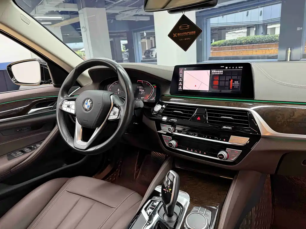 BMW 5 Series — фото 24