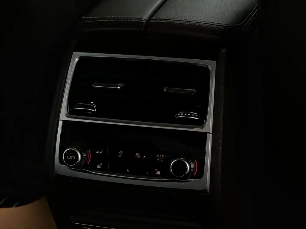 BMW 7 Series — фото 13