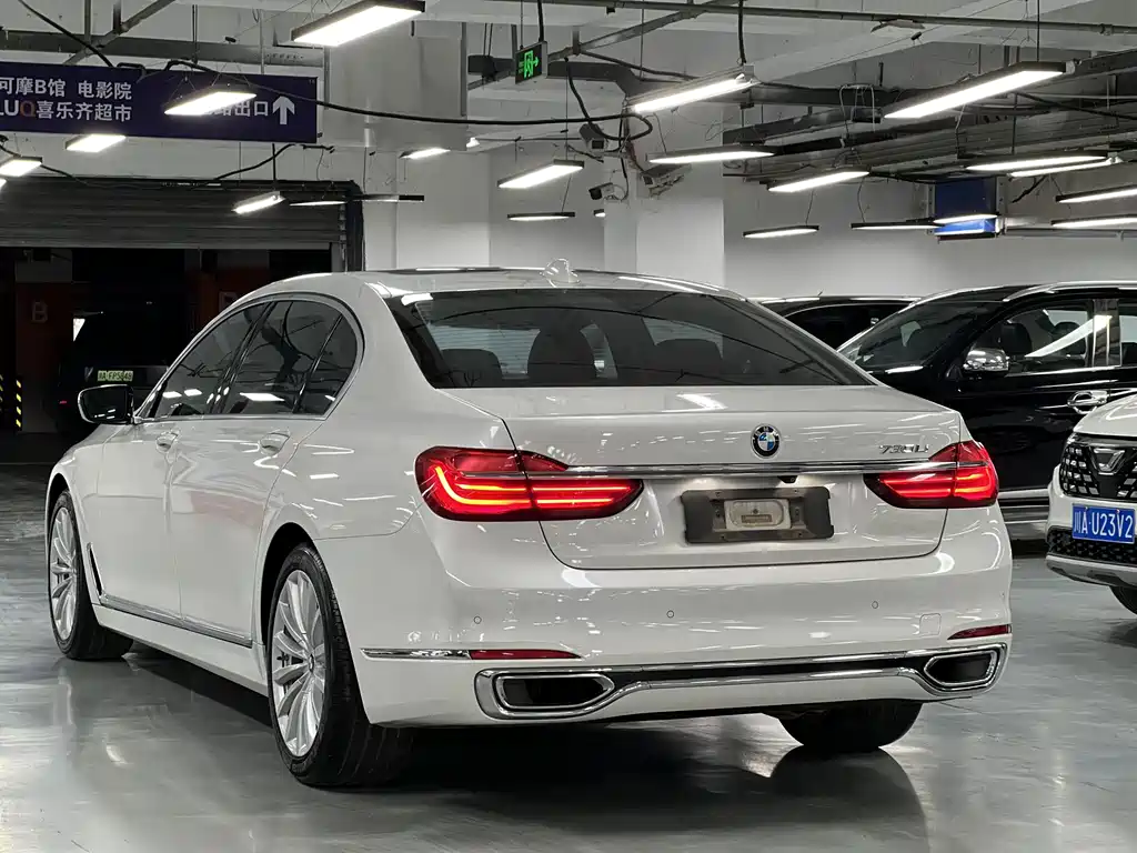 BMW 7 Series — фото 17