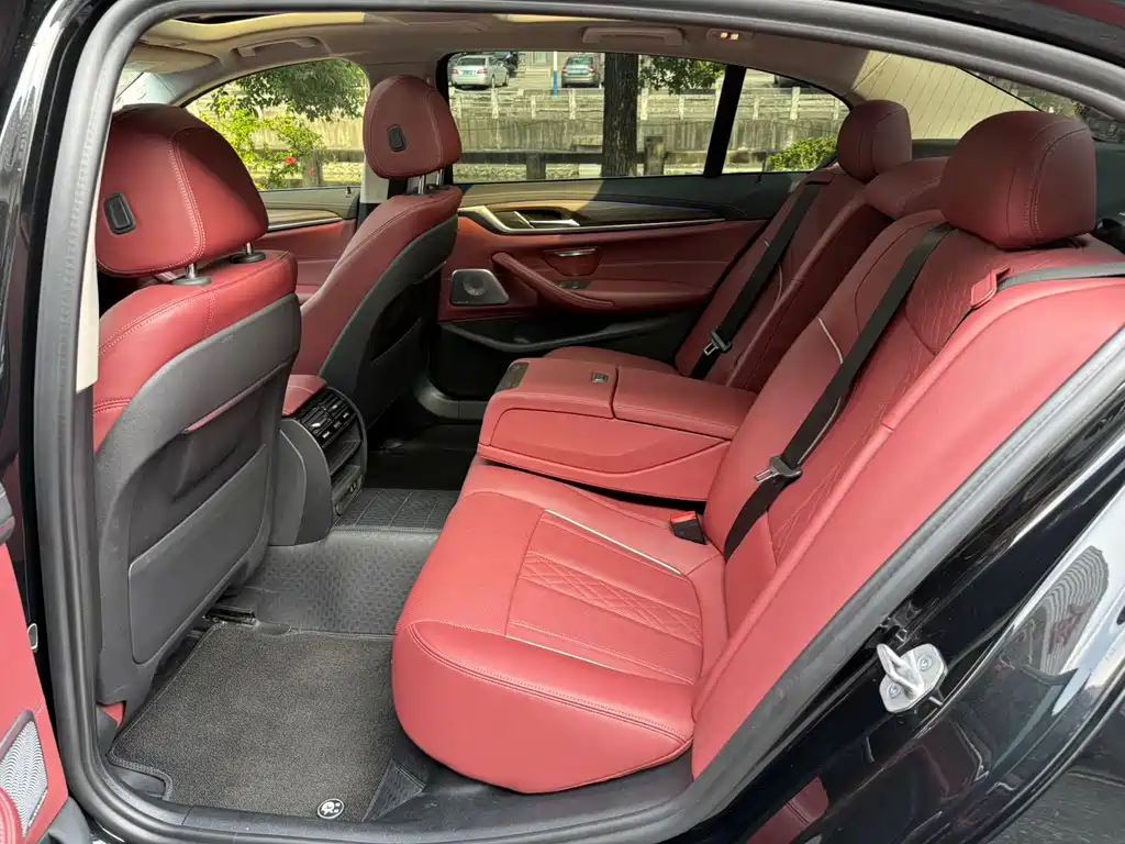 BMW 5 Series — фото 13