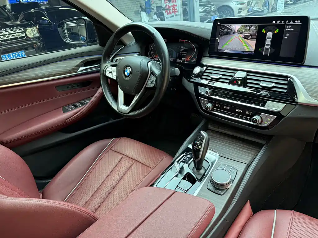 BMW 5 Series — фото 15