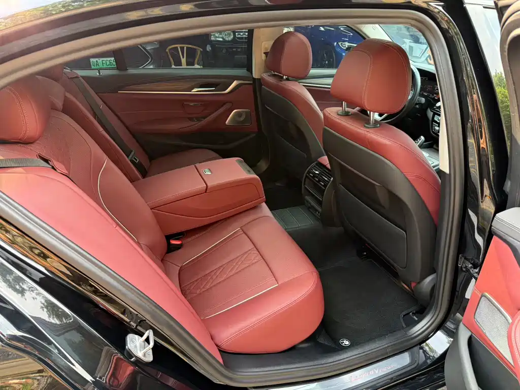 BMW 5 Series — фото 16