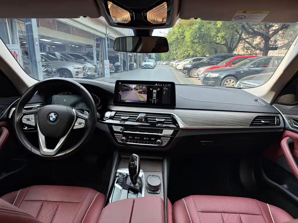 BMW 5 Series — фото 17