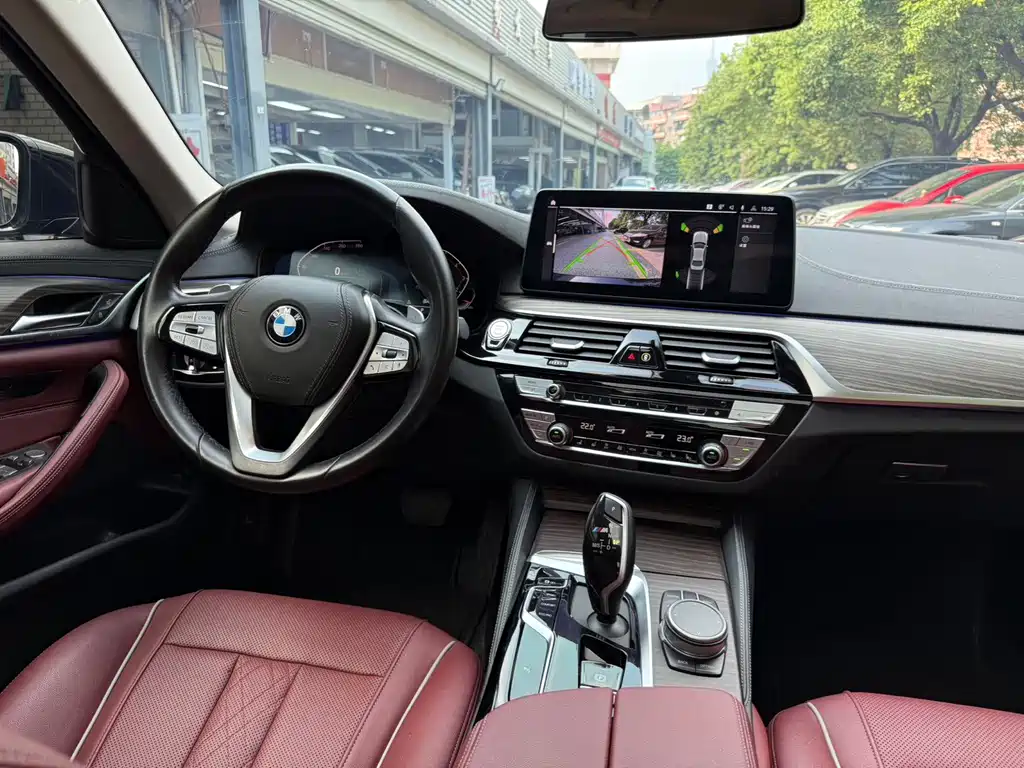 BMW 5 Series — фото 19