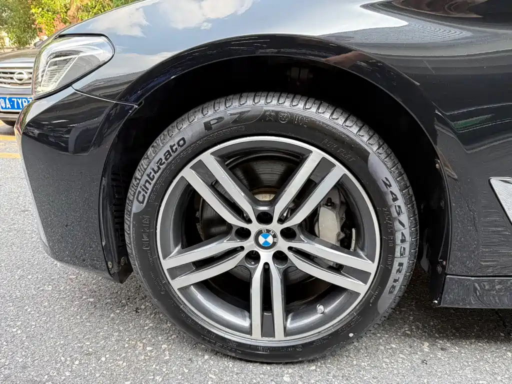 BMW 5 Series — фото 27
