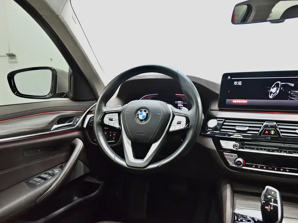 BMW 5 Series — фото 11