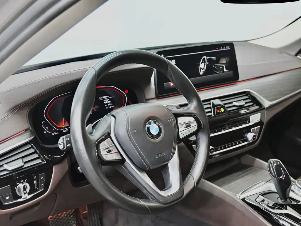 BMW 5 Series — фото 17