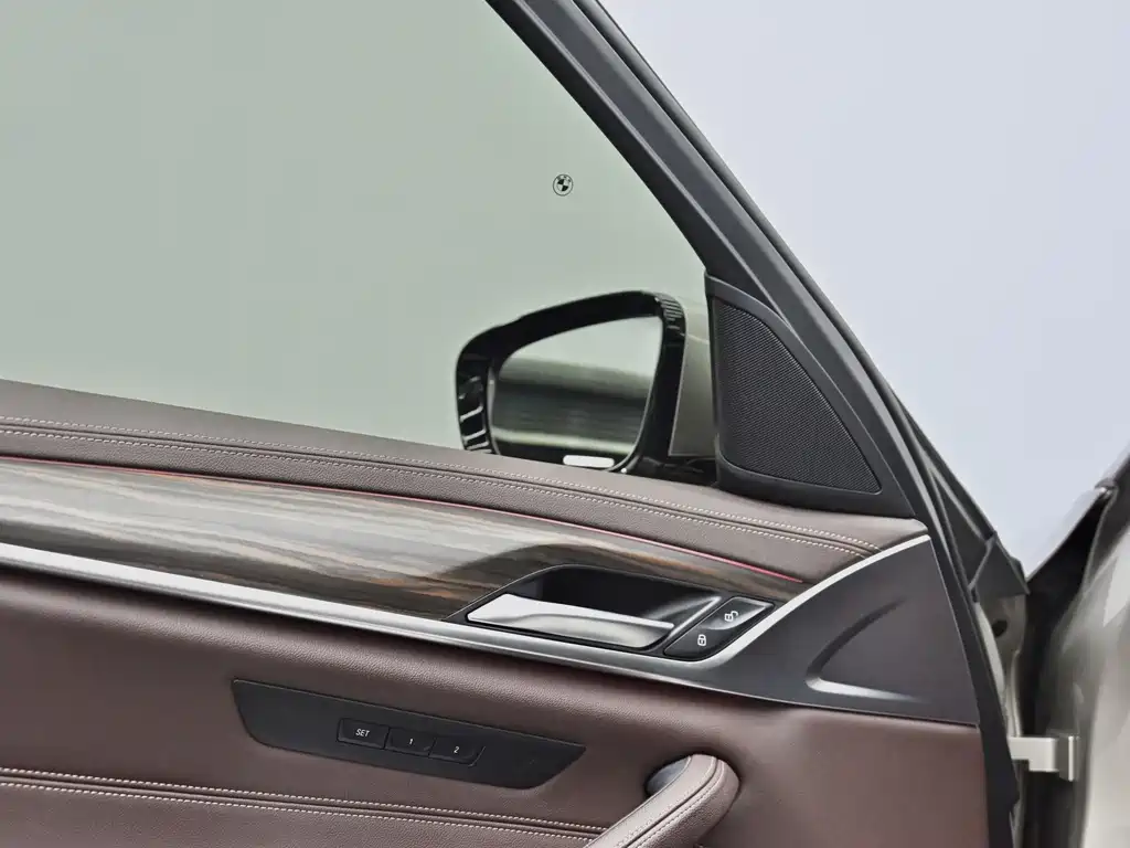 BMW 5 Series — фото 19