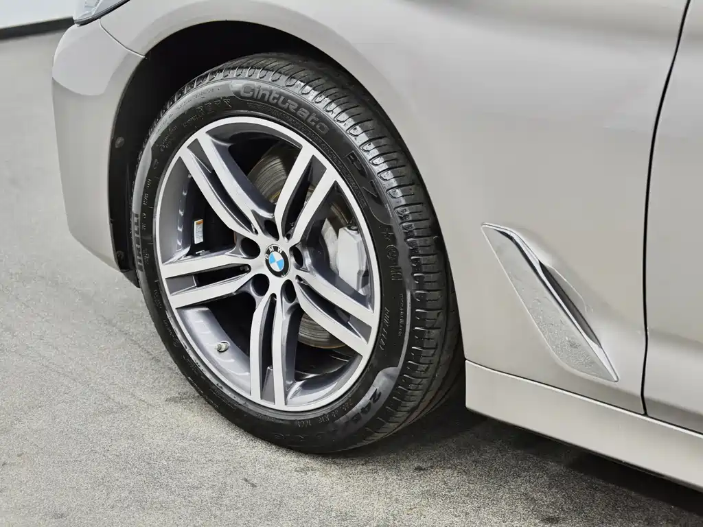 BMW 5 Series — фото 20