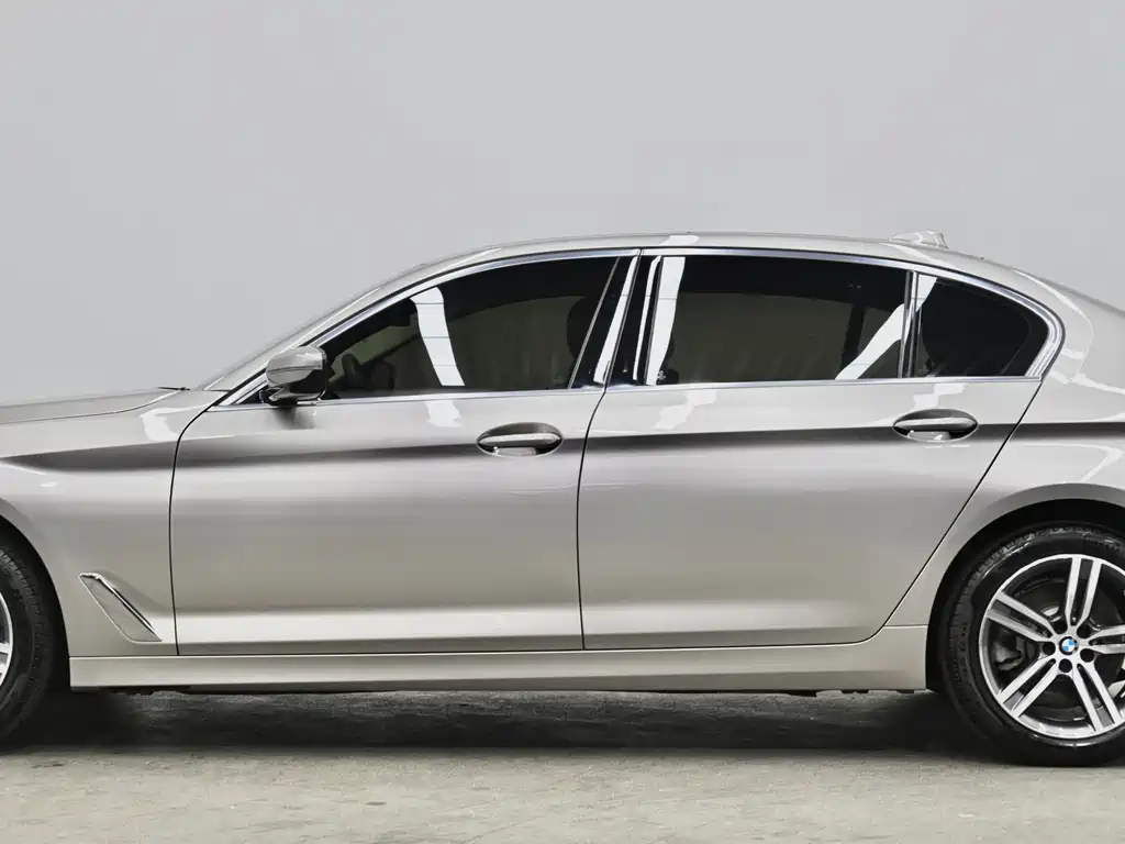 BMW 5 Series — фото 22