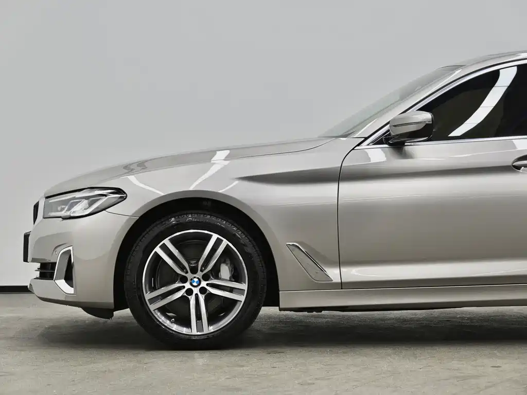 BMW 5 Series — фото 23