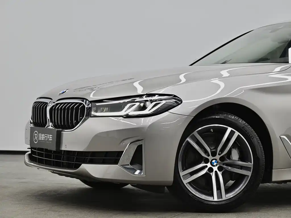 BMW 5 Series — фото 24