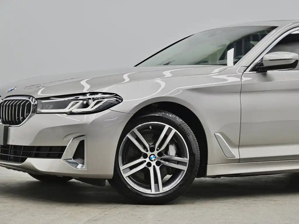 BMW 5 Series — фото 25