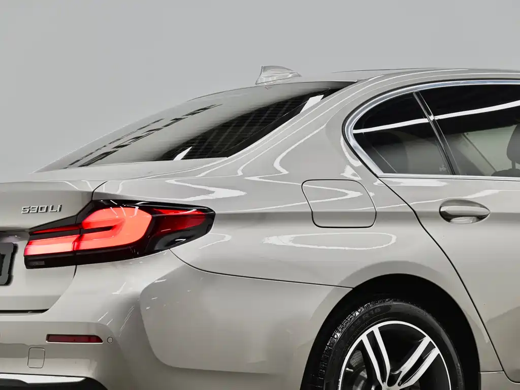 BMW 5 Series — фото 30