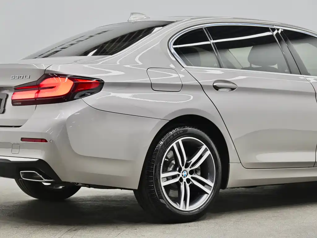 BMW 5 Series — фото 31