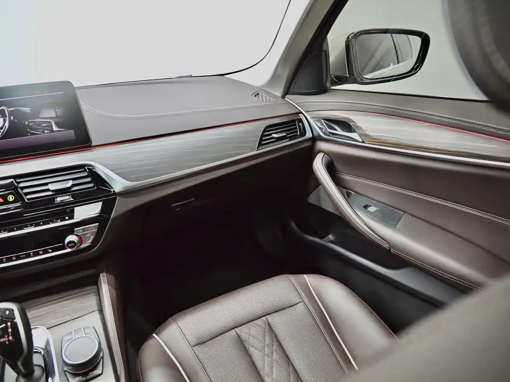 BMW 5 Series — фото 10