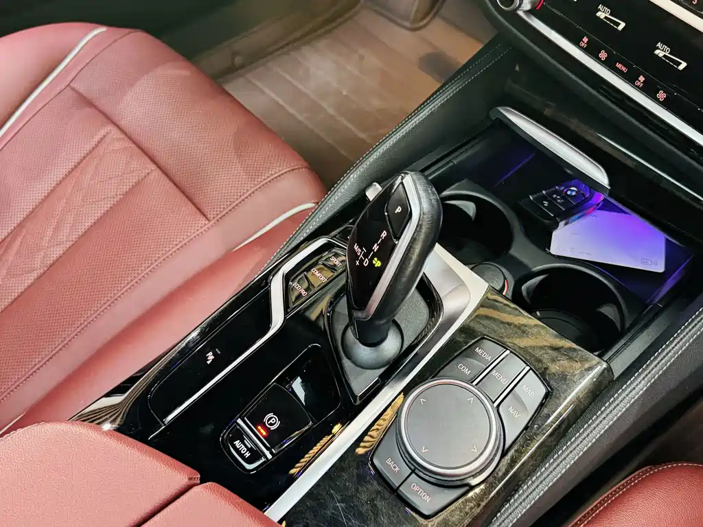 BMW 5 Series — фото 11