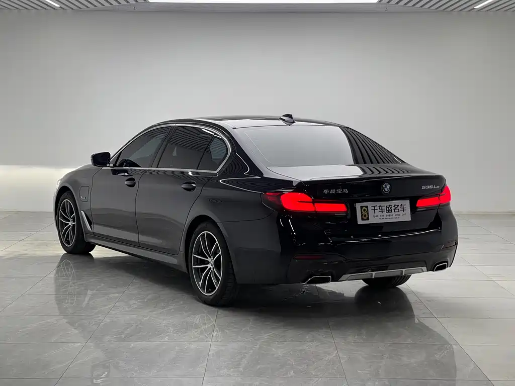 BMW 5 Series New Energy — фото 4