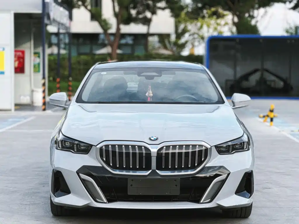 BMW 5 Series — фото 2