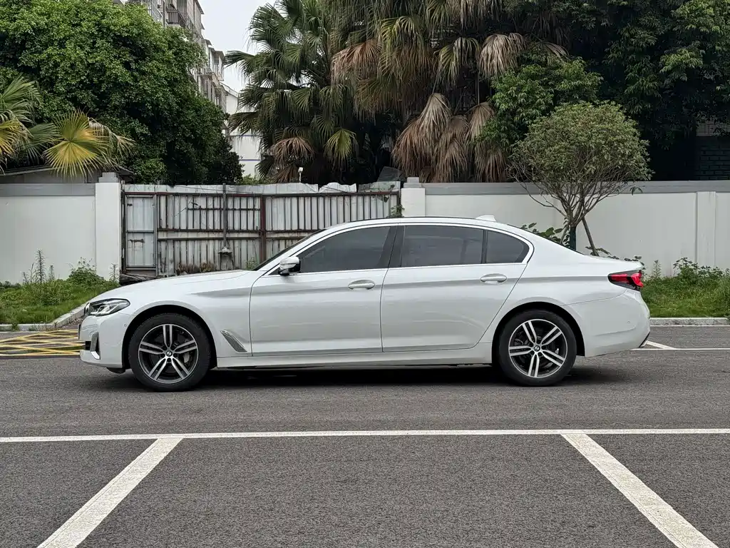 BMW 5 Series — фото 3
