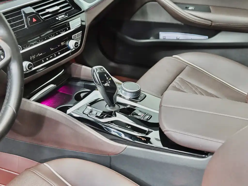 BMW 5 Series — фото 17