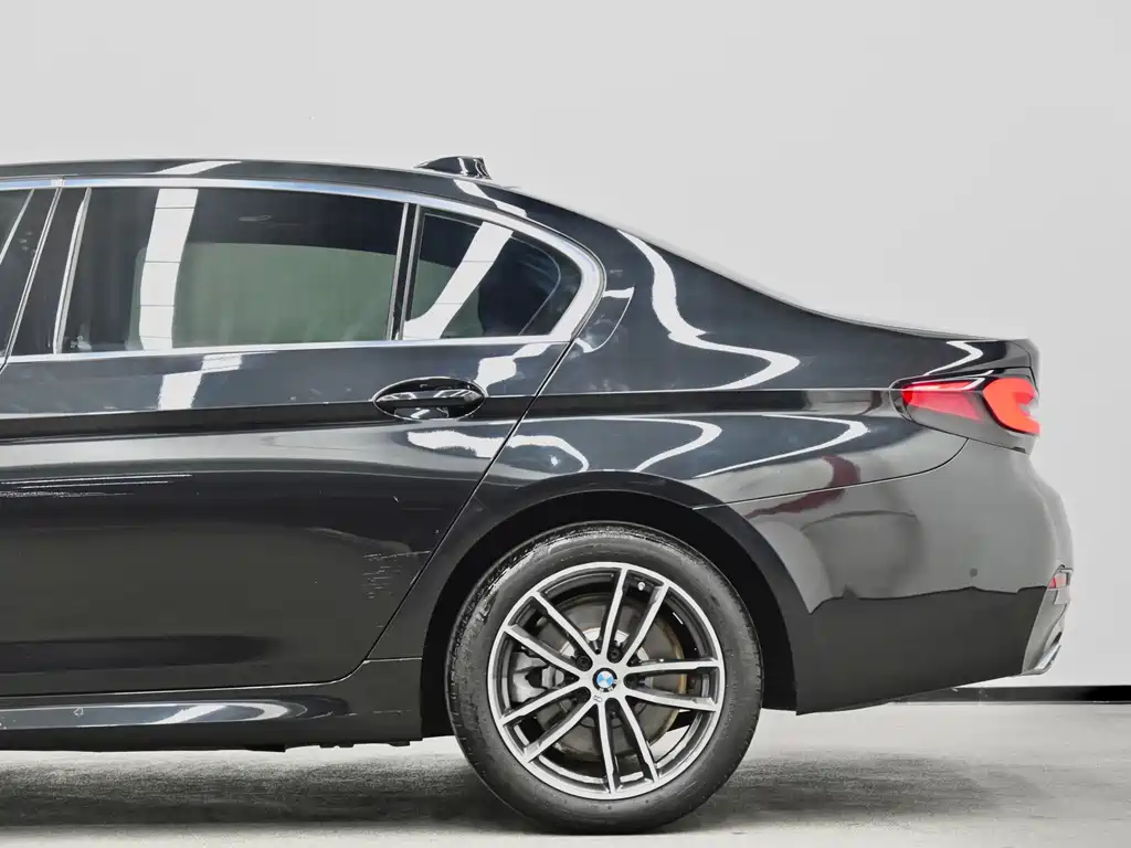 BMW 5 Series — фото 22