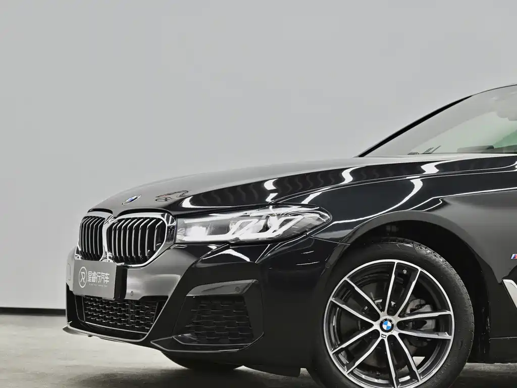 BMW 5 Series — фото 25