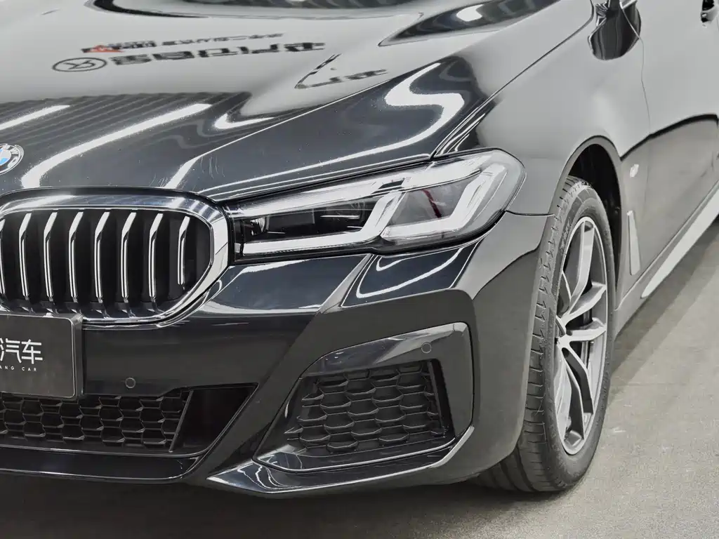 BMW 5 Series — фото 27