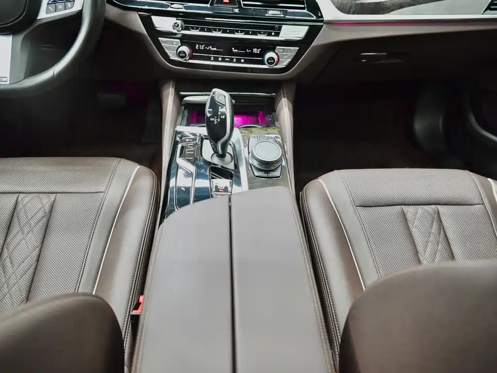 BMW 5 Series — фото 10