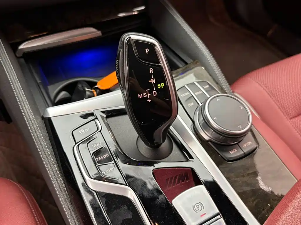 BMW 5 Series — фото 15