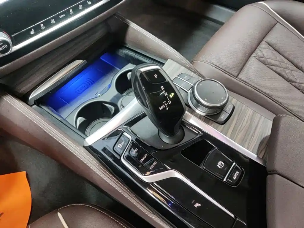 BMW 5 Series — фото 14