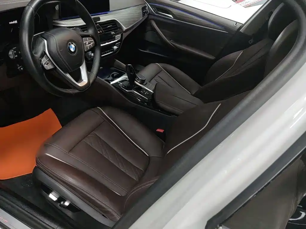 BMW 5 Series — фото 15
