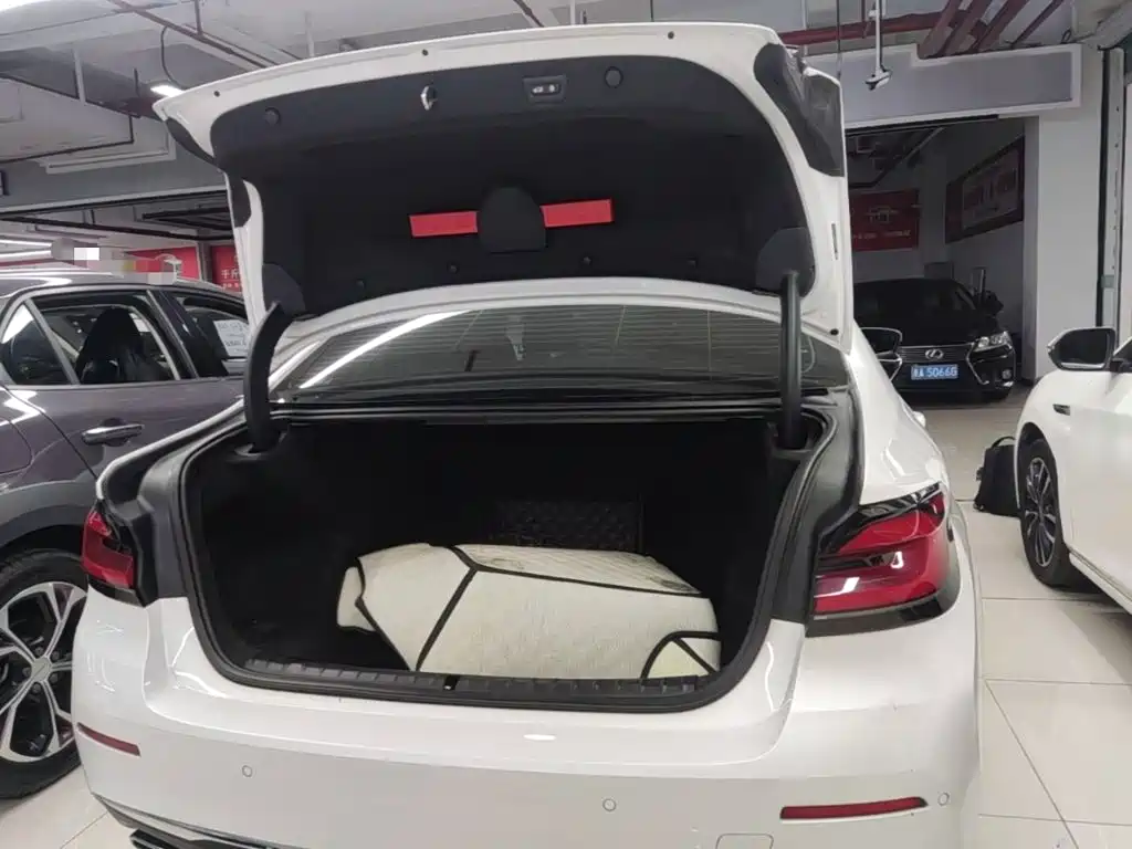 BMW 5 Series — фото 19
