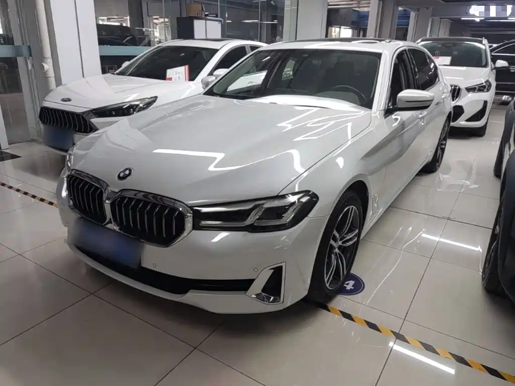 BMW 5 Series — фото 1
