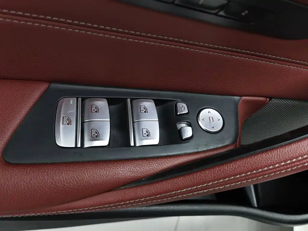 BMW 5 Series — фото 9