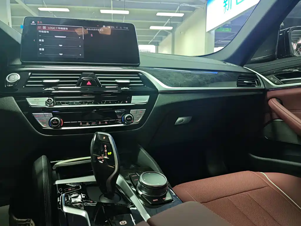 BMW 5 Series — фото 10