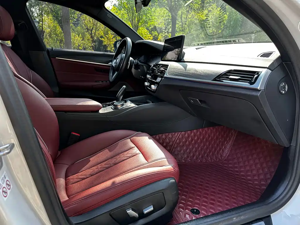 BMW 5 Series — фото 12